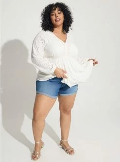 TORRID 5 Inch Vintage Stretch Mid-Rise Short