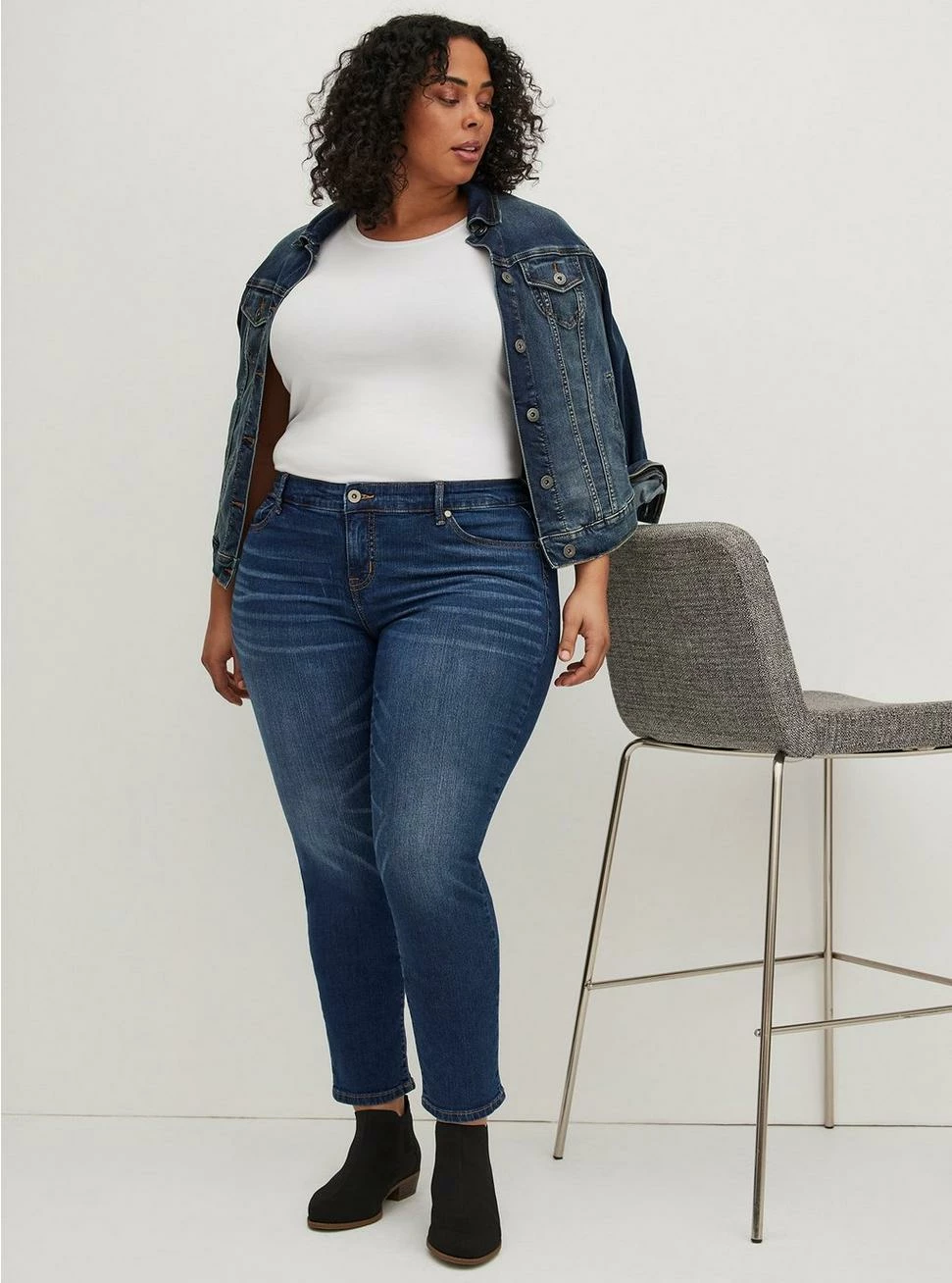 TORRID Boyfriend Straight Vintage Stretch Mid-Rise Jean 4 TORRID Boyfriend Straight Vintage Stretch Mid-Rise Jean - Image 2