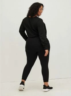 TORRID Everyday Fleece Crop Active Jogger In Classic Fit -Cheap Torrid Shop 13671222 00684 av2