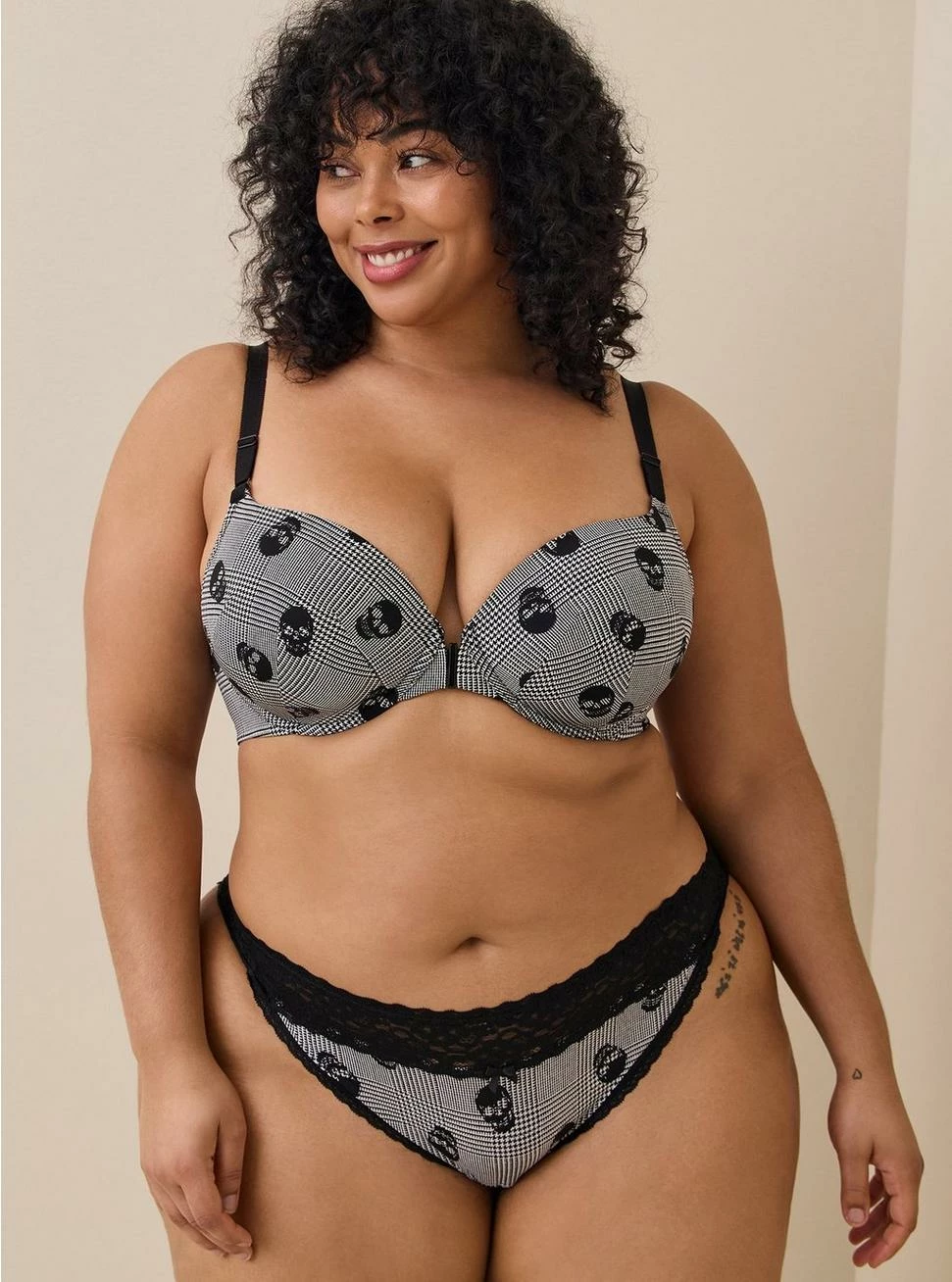 TORRID T-Shirt Lightly Lined Print Front Close 360° Back Smoothing™ Bra 4 TORRID T-Shirt Lightly Lined Print Front Close 360° Back Smoothing™ Bra - Image 2