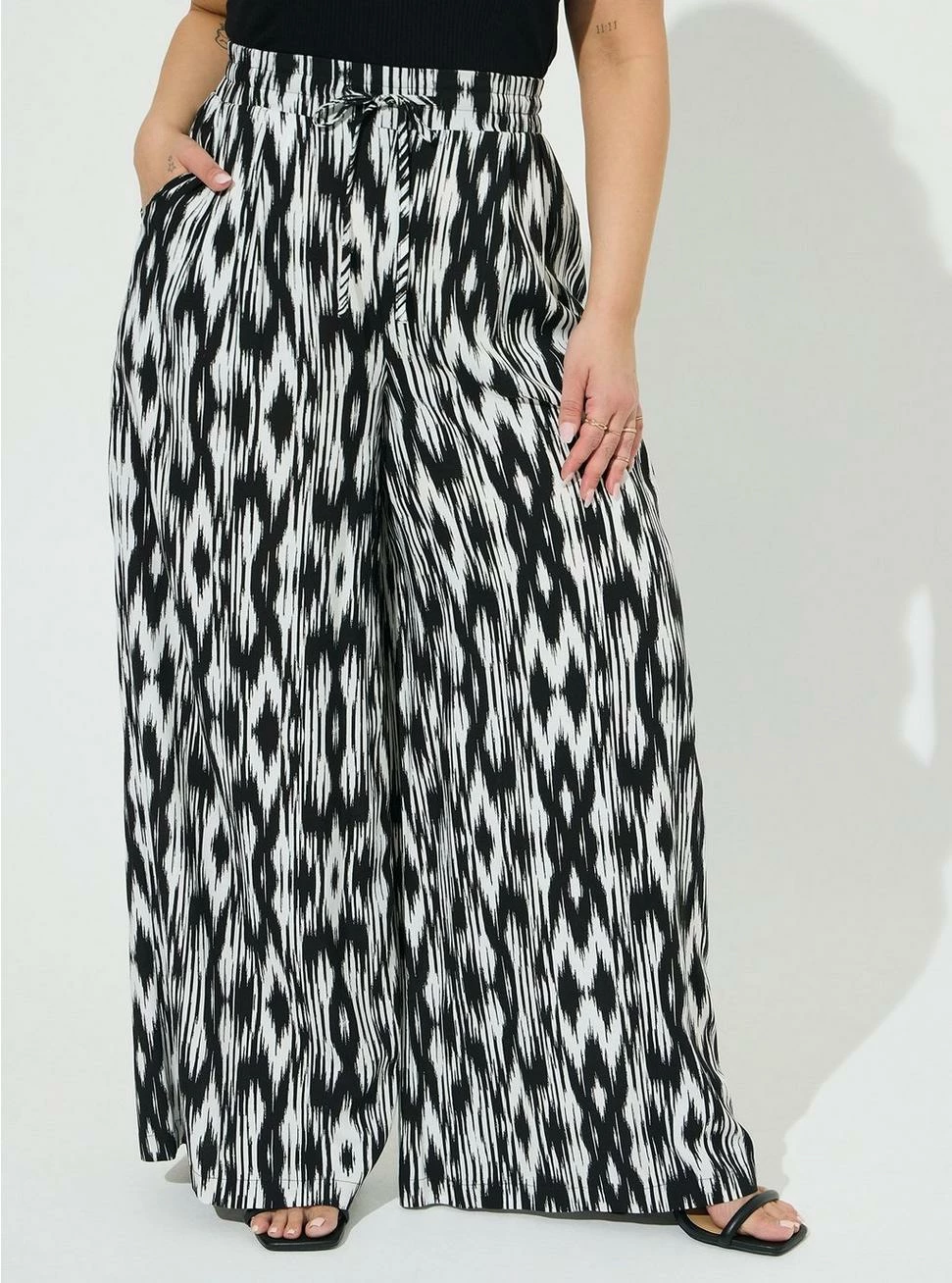 TORRID Pull-On Wide Leg Stretch Challis High-Rise Pant 4 TORRID Pull-On Wide Leg Stretch Challis High-Rise Pant - Image 2