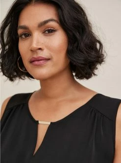 TORRID Studio Crepe De Chine Woven Metal Keyhole Tank 10 TORRID Studio Crepe De Chine Woven Metal Keyhole Tank -Cheap Torrid Shop 18411821 00684 av3