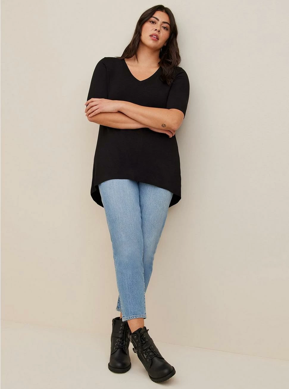 TORRID Favorite Tunic Super Soft V-Neck Hi-Low Tee 4 TORRID Favorite Tunic Super Soft V-Neck Hi-Low Tee - Image 2