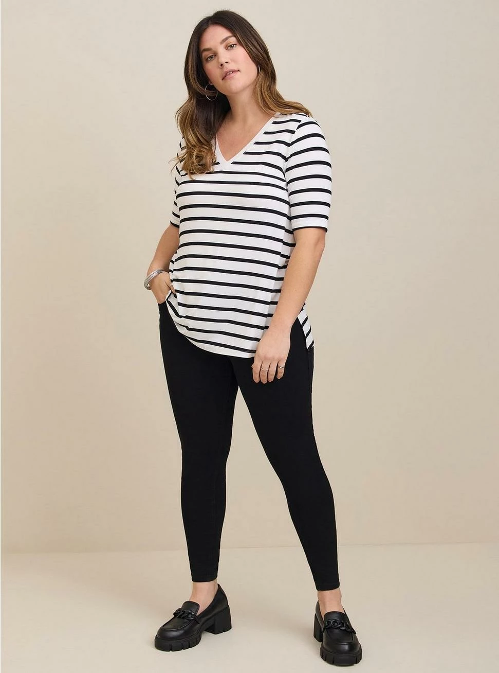 TORRID Favorite Tunic Super Soft V-Neck Side Slit Tee 3 TORRID Favorite Tunic Super Soft V-Neck Side Slit Tee - Image 2