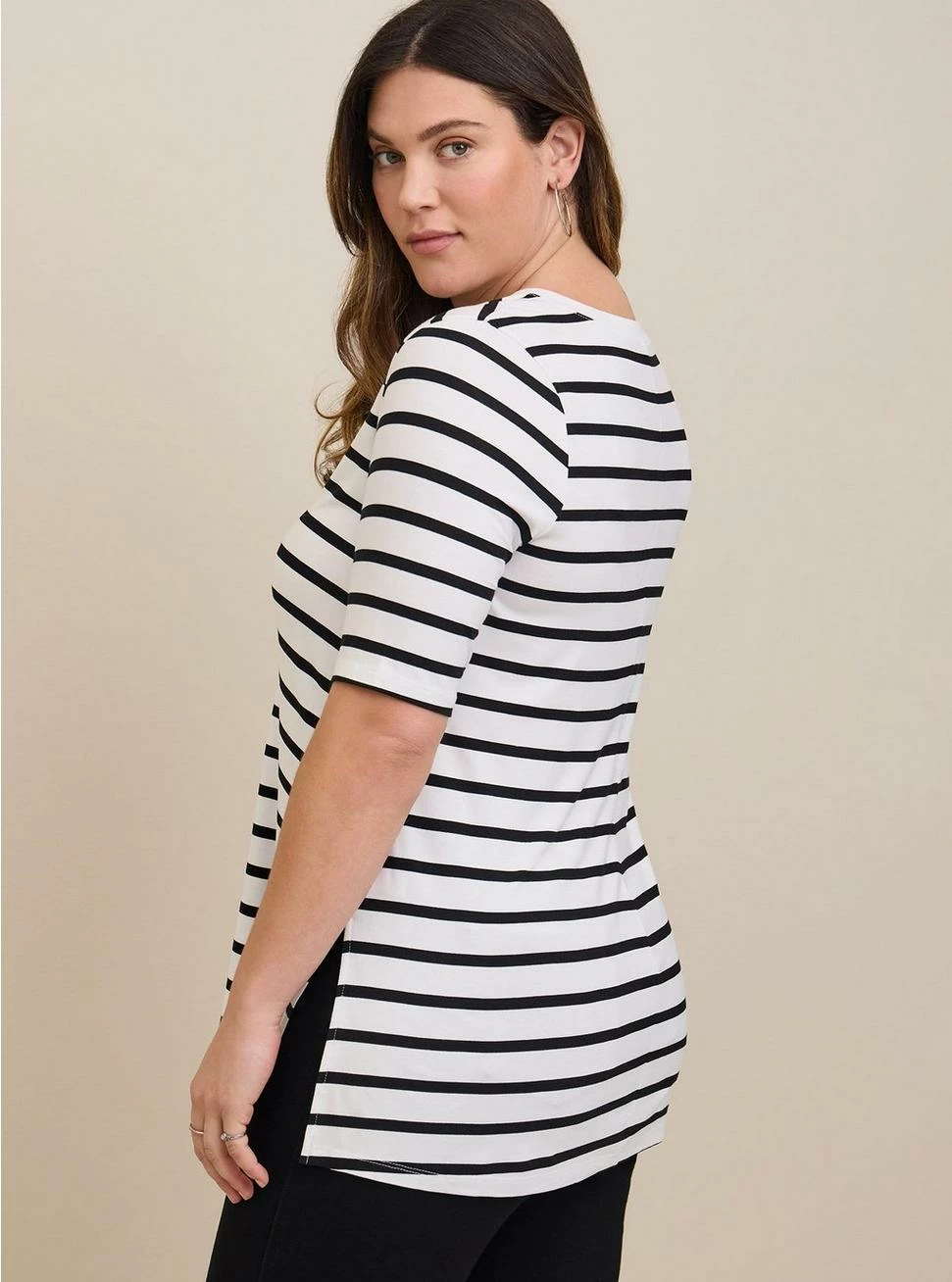 TORRID Favorite Tunic Super Soft V-Neck Side Slit Tee 4 TORRID Favorite Tunic Super Soft V-Neck Side Slit Tee - Image 3