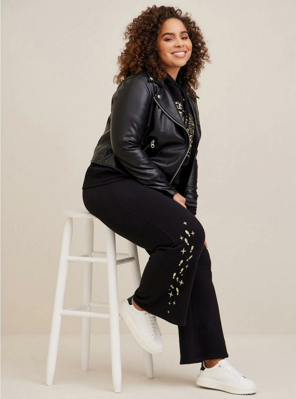 TORRID Warner Bros. Harry Potter Wide Leg Cozy Fleece Beach Pant 3 TORRID Warner Bros. Harry Potter Wide Leg Cozy Fleece Beach Pant