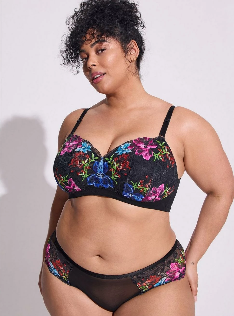 TORRID Wire-Free Lightly Lined Photo Floral Lace 360° Back Smoothing® Bra 4 TORRID Wire-Free Lightly Lined Photo Floral Lace 360° Back Smoothing® Bra - Image 2