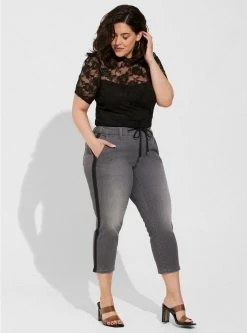 TORRID Crop Pull On Boyfriend Straight Super Soft Mid-Rise Jean