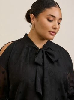 TORRID Clip Dot Tie Front Cold Shoulder Blouse 10 TORRID Clip Dot Tie Front Cold Shoulder Blouse -Cheap Torrid Shop 40055868 00684 av3