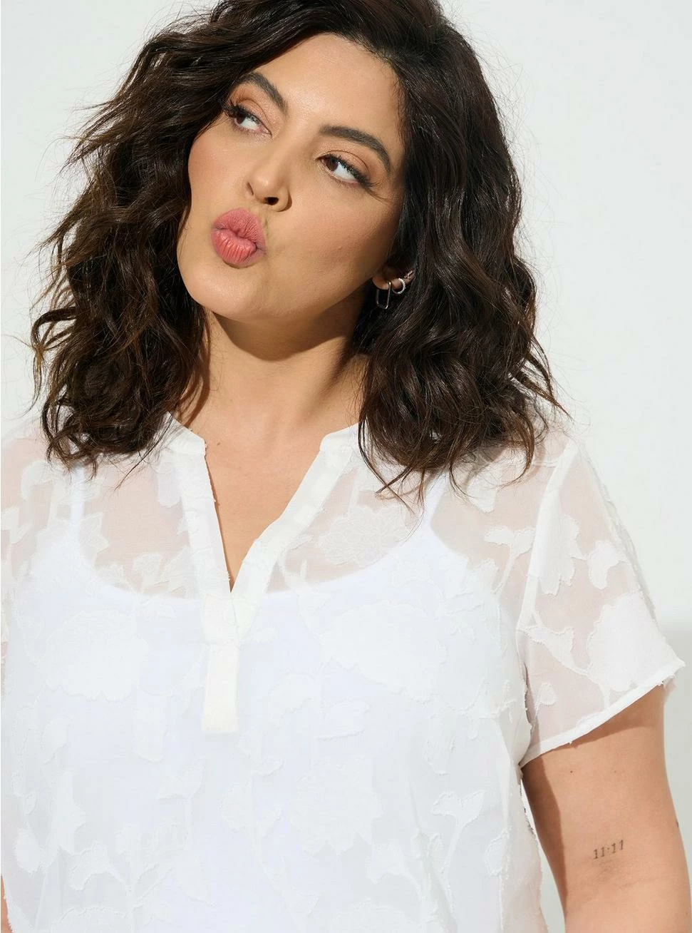 TORRID Clip Floral Chiffon Split Front Blouse 4 TORRID Clip Floral Chiffon Split Front Blouse - Image 2